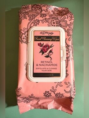 Ed Hardy Pink Retinol & Niacinamide Facial Cleansing Wipes